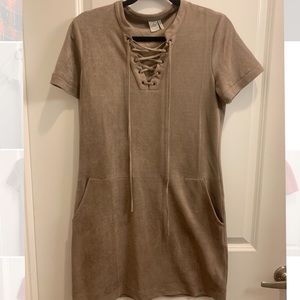 Polyester short sleeve dress with tie and pockets